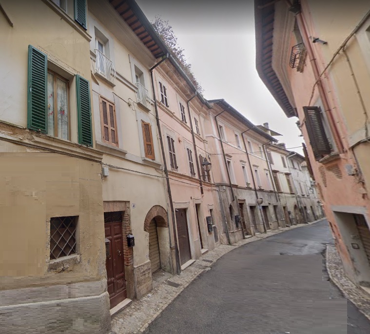 Appartamento con balcone, giardino e taverna – Rieti centro storico